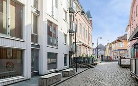 Koselig Og Sentralt Midt I Fargegaten